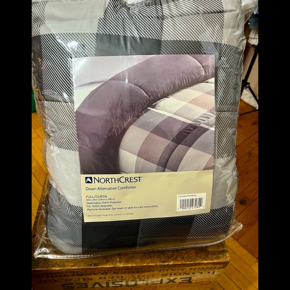 Northcrest Bedding Fullqueen Down Alternative Comforter